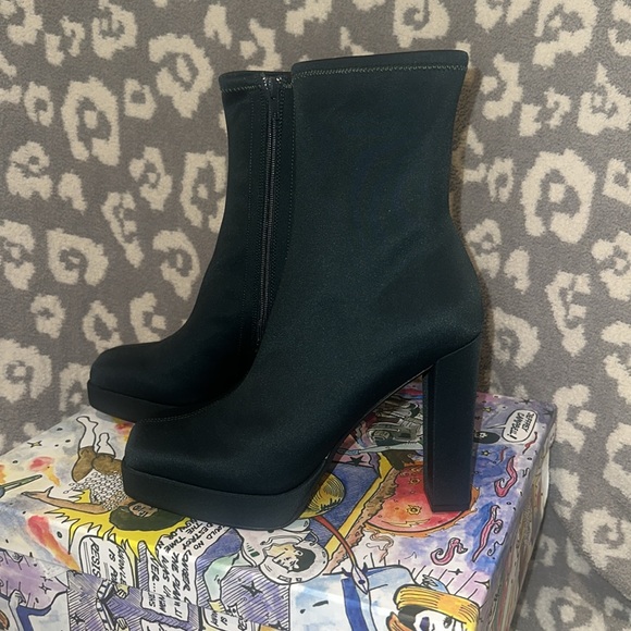 Jeffrey Campbell Arcadia Forest Green Neoprene Booties New 🆕 & Never Worn 😍 - Picture 7 of 17